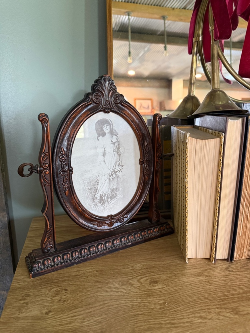 Vintage-Style Oval Table Frame in Antique Brown